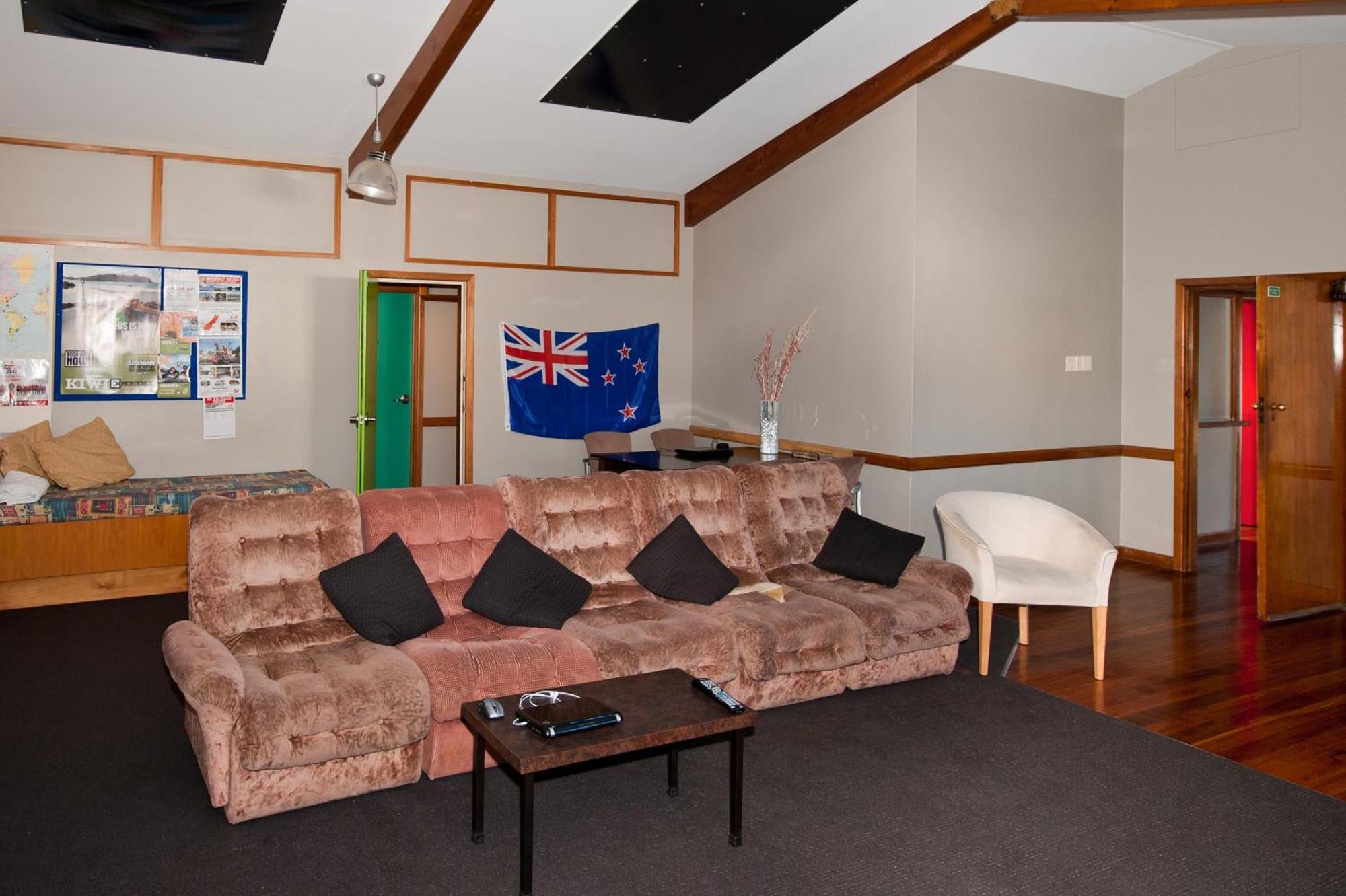 85 On Bealey Hostel Christchurch Exterior photo
