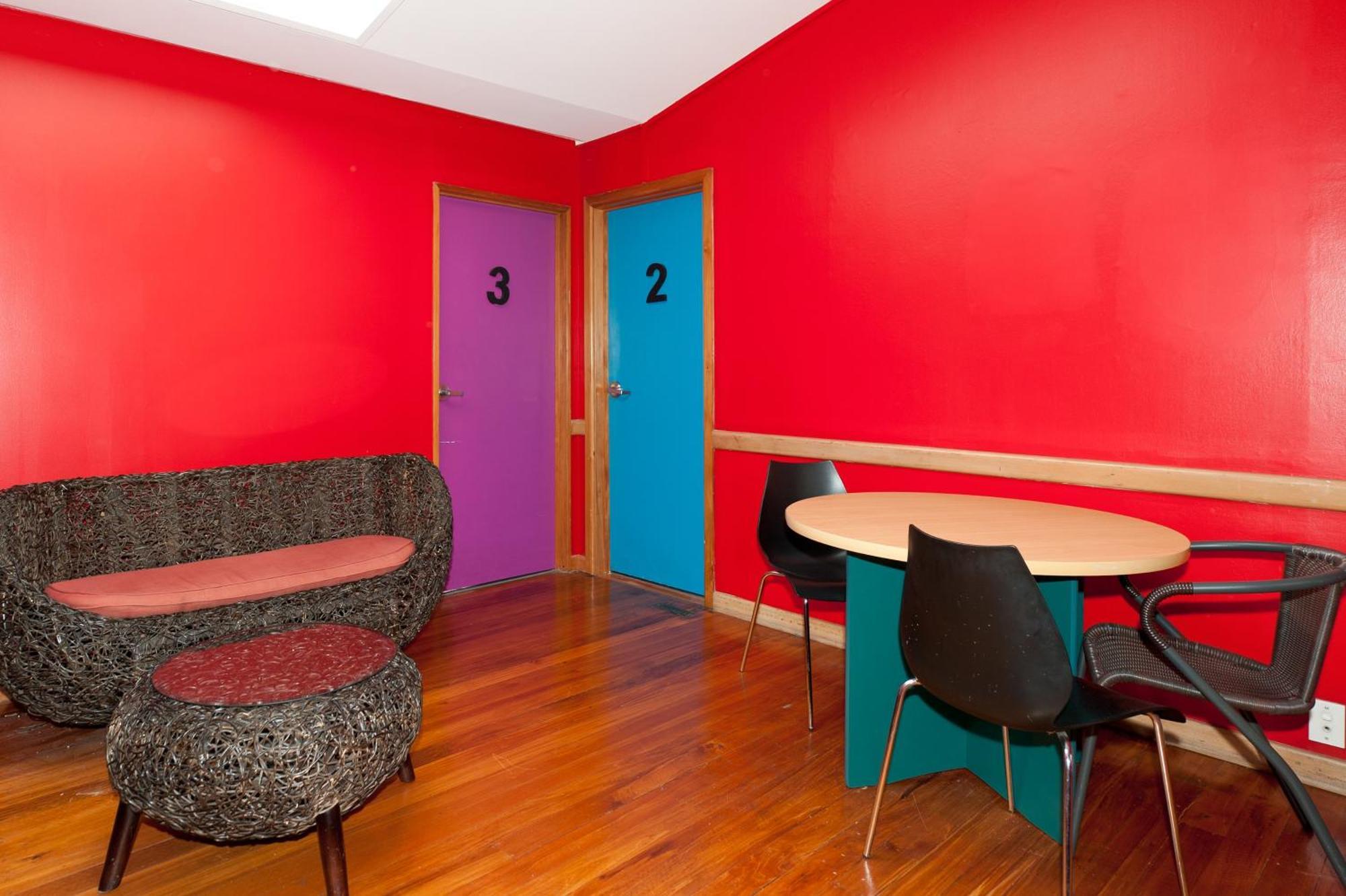 85 On Bealey Hostel Christchurch Exterior photo